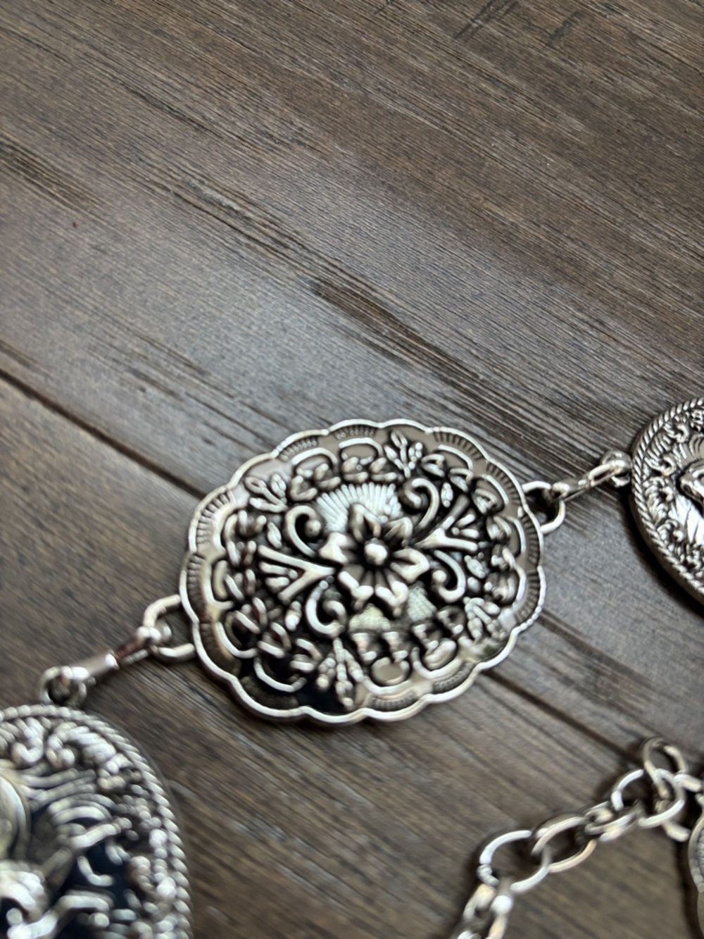 LA Valentina Western Chain Belt,oval silvertone horse & floral conchos,versatile - Picture 3 of 6